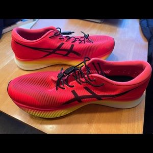 ASICS meta speed sky carbon plated shoes.